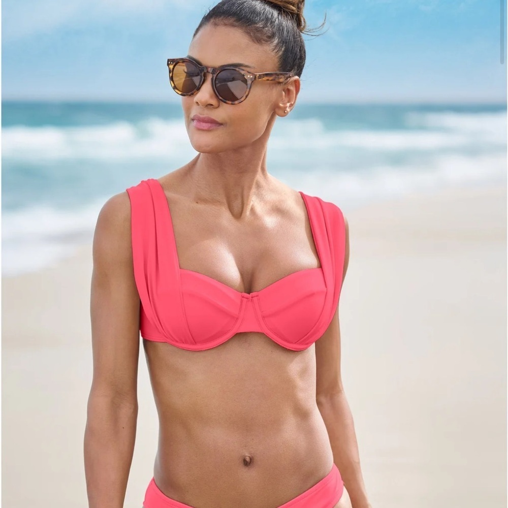 New! VENUS Aqua uplift Marilyn Bikini Top - Picture 5 of 5
